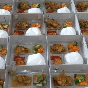 NASI BOX DENGAN ISIAN SESUAI SELERA DAN PERMINTAAN CUSTOMER