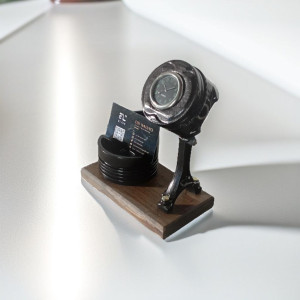 Tempat kartu nama dan jam piston