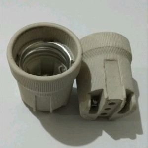 Fitting Lampu Berbahan Keramik