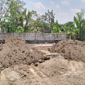 Pek. Urugan tanah dipadatakan per m3