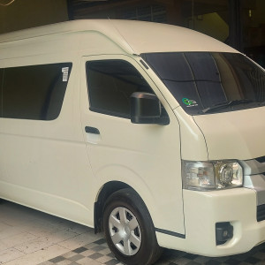 Toyota Hi Ace Commuter 3.0 14 seat