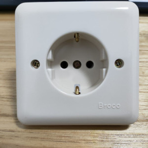 Stop Kontak Tanam Broco