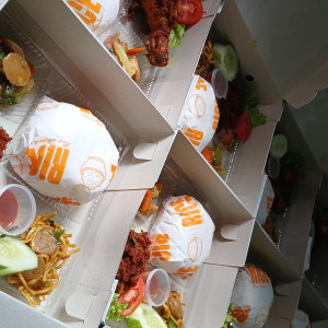 Nasi Kotak Ayam Goreng Laos