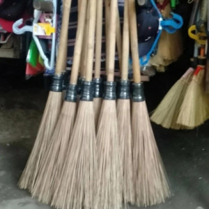 SAPU LIDI TANGKAI KAYU 60