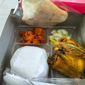 Paket Nasi Box Ayam Goreng