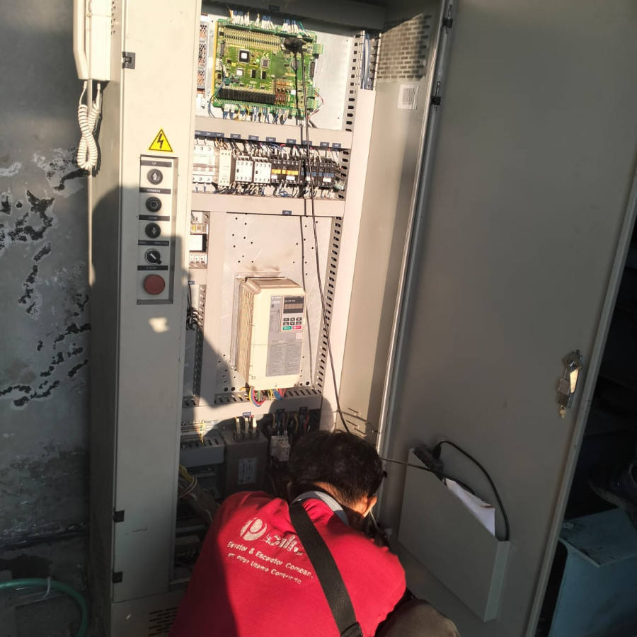 Jasa Pemeliharaan Elevator April 2025 - samping
