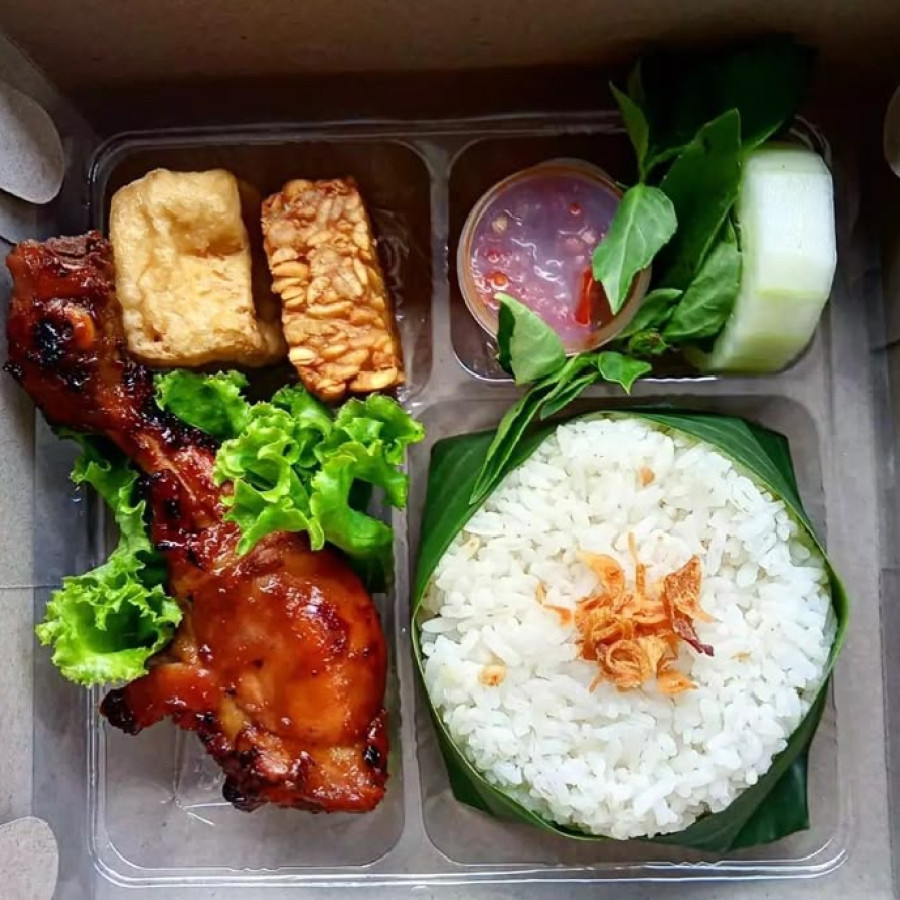 Paket makan siang nasi box
