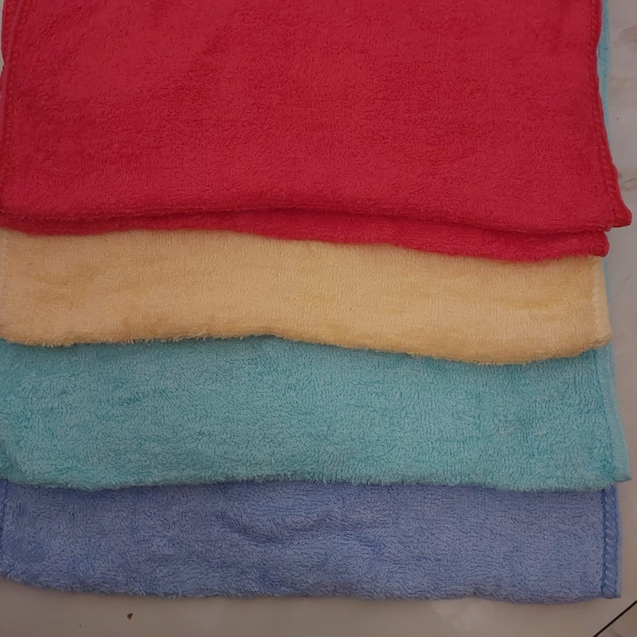HANDUK LARI MERK MERAH PUTIH