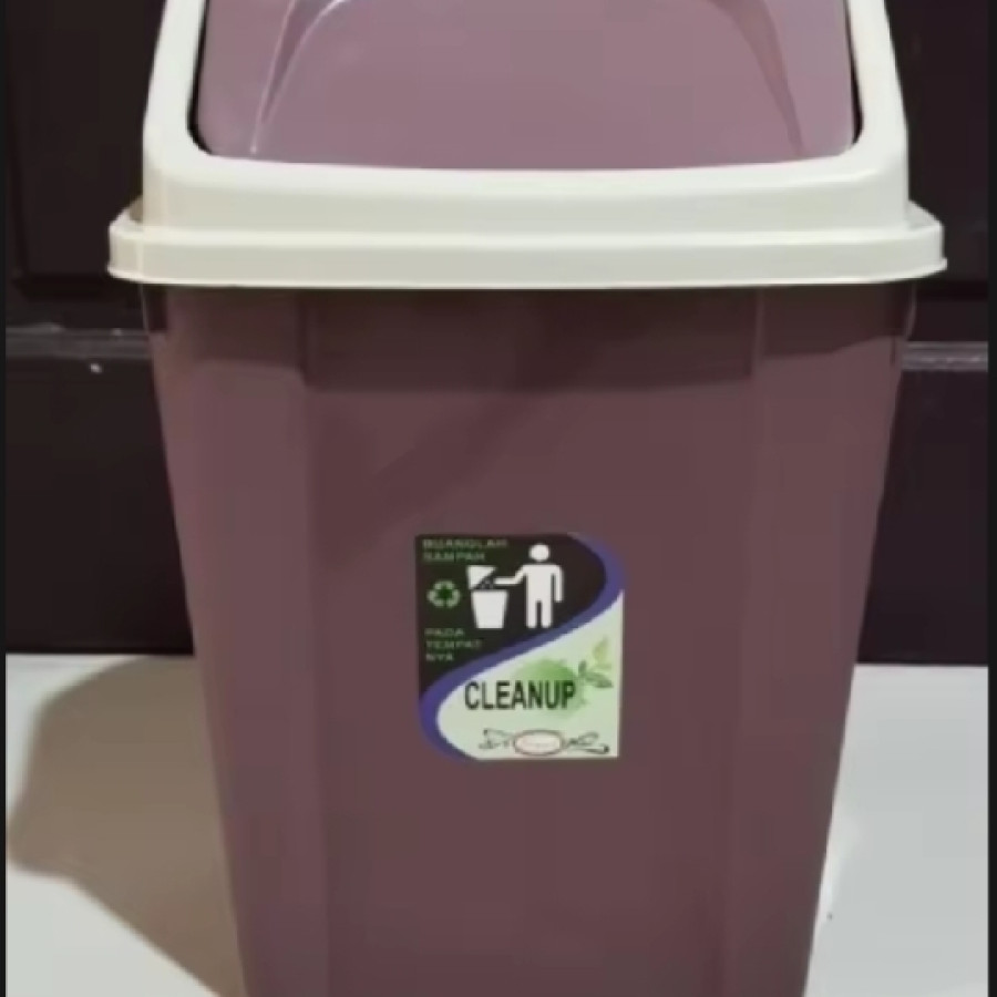 Tempat sampah tertutup kecil