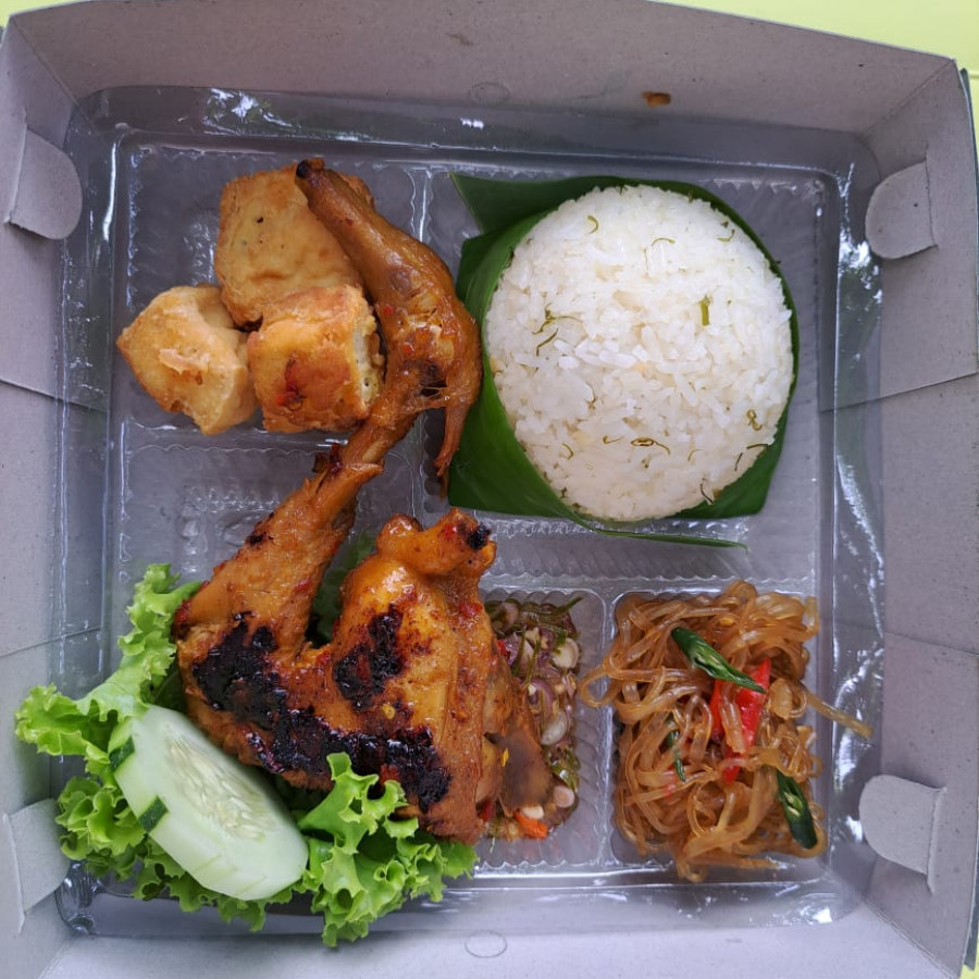 Nasi Dus Godhong Jeruk Paket A - depan