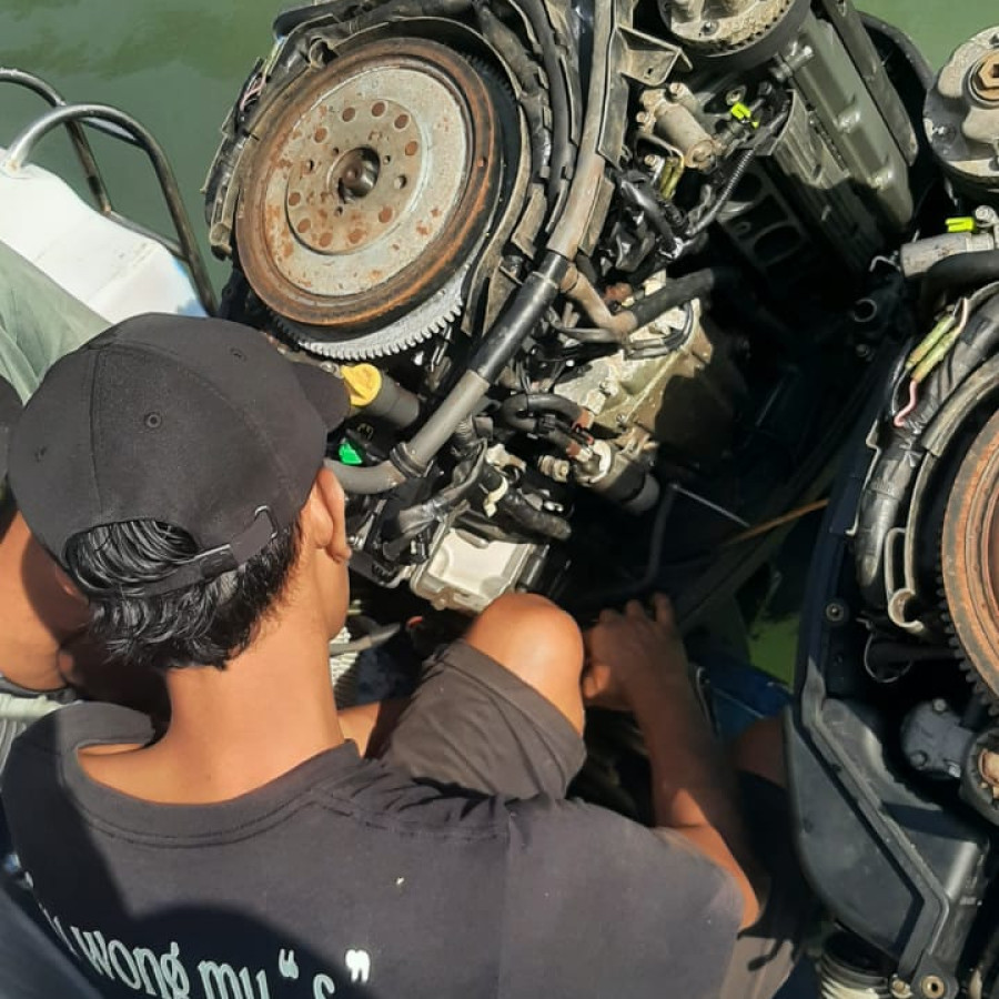 PERAWATAN DAN PEMELIHARAAN MESIN TEMPEL SPEEDBOAT - depan