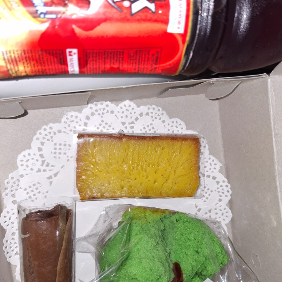 Roti kukus bikang ambon dadar gulung