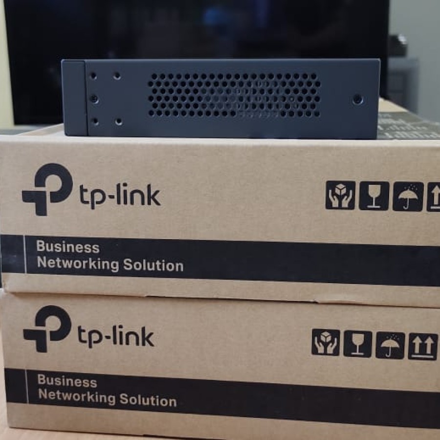 Switch 16 port, gigabit - detail