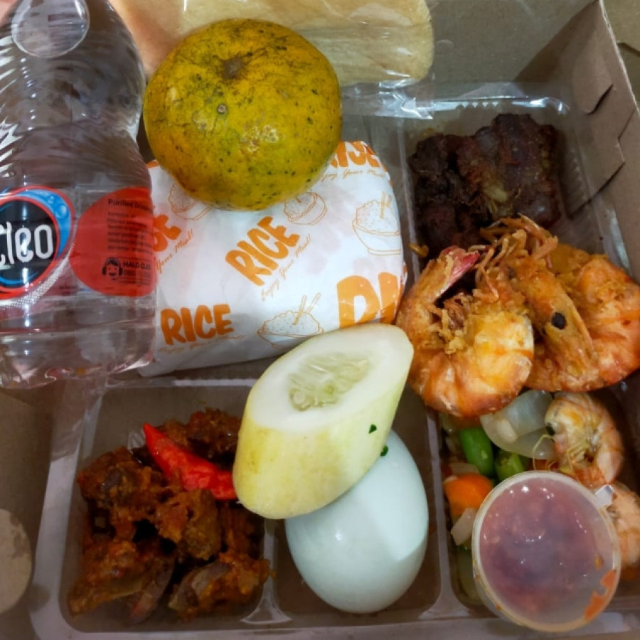 Nasi kotak komplit