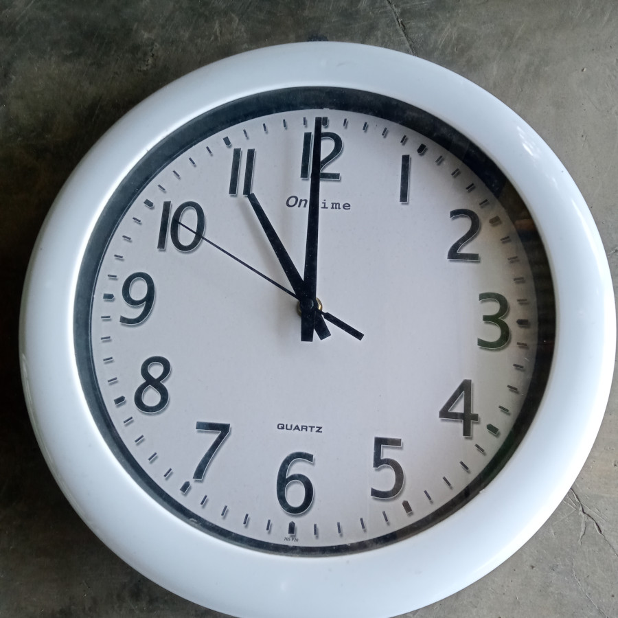 Jam Dinding On Time