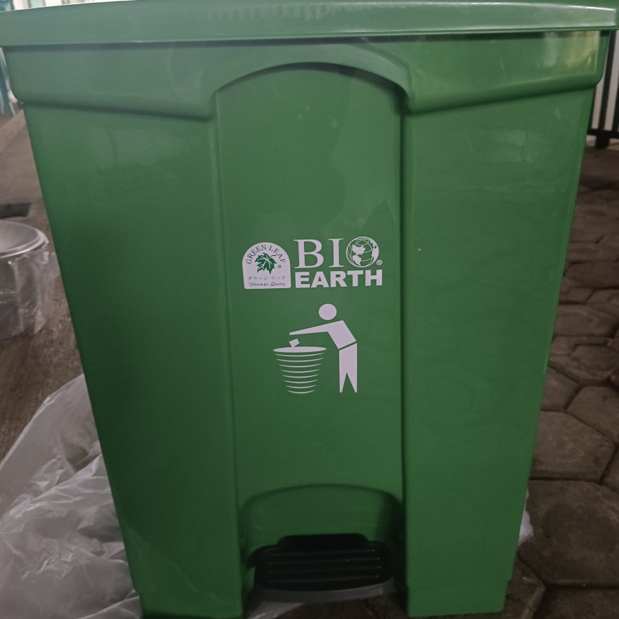 Tempat Sampah Injak 70 ltr  Green Leaf - depan