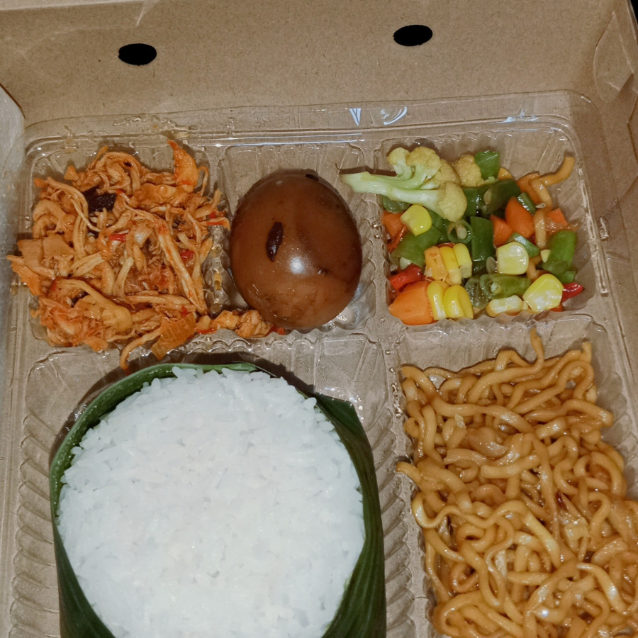Nasi campur ayam suwir