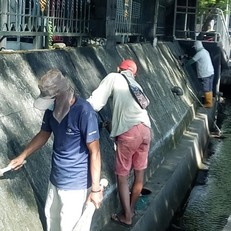 Pekerjaan Pengecatan Talut dan pilar Pagar per 1 m2