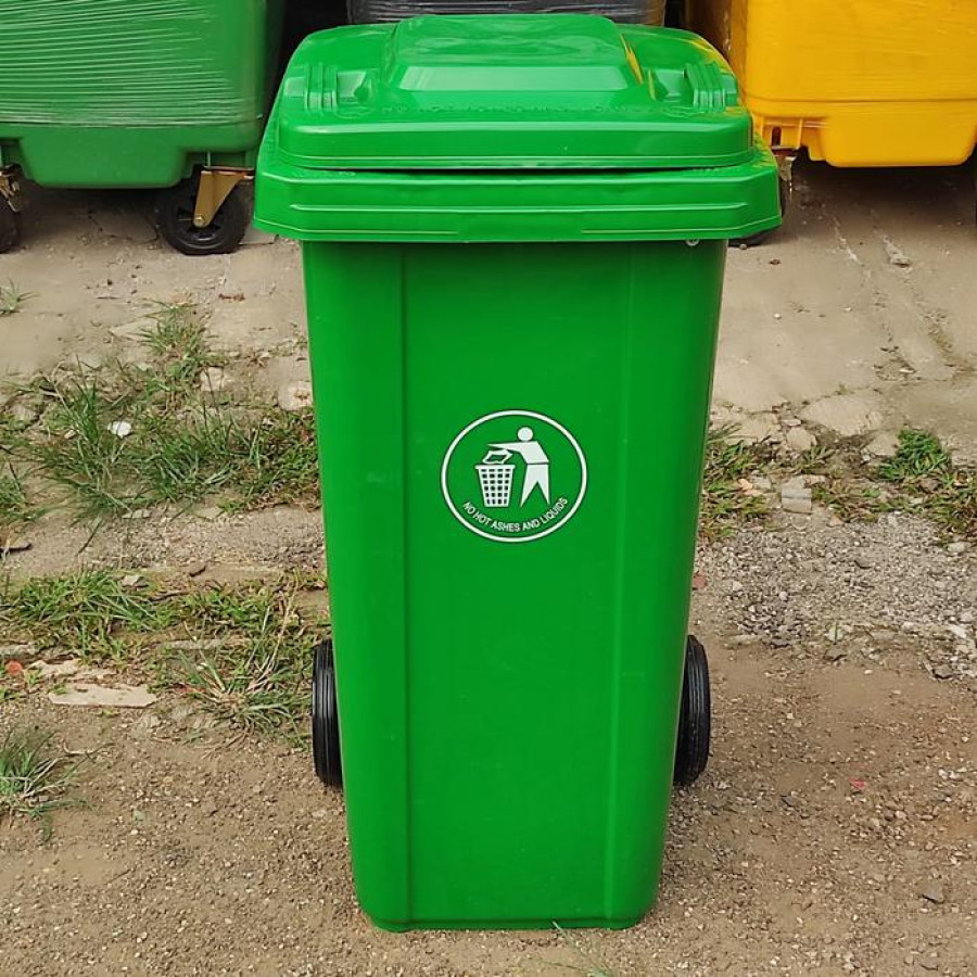 Tempat sampah tutup besar