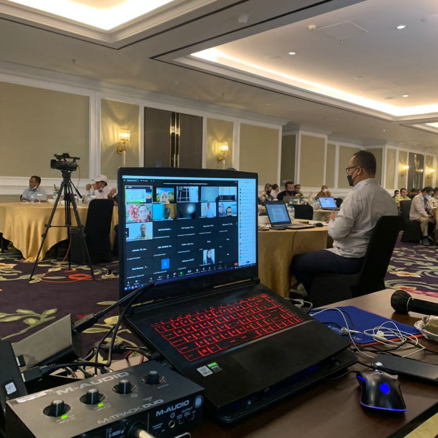 Live Streaming Zoom Meeting – 1000 Participant (2 Kamera) - depan