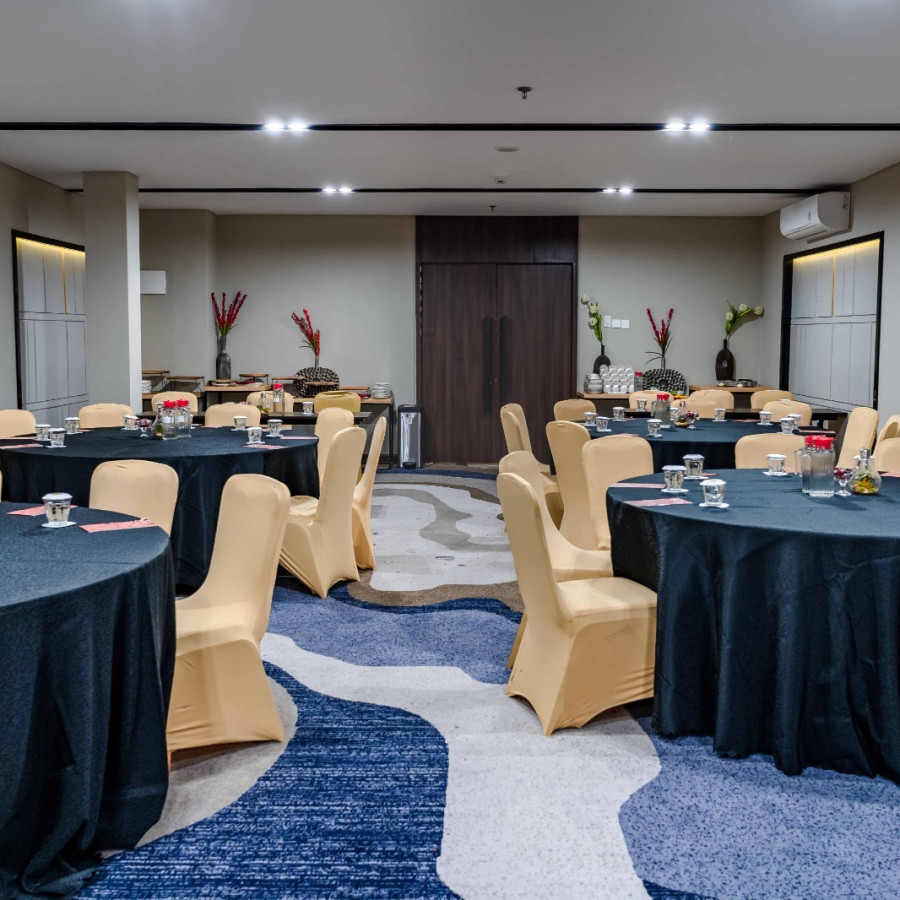 FULLDAY PACKAGE - YELLO Hotel Samarinda - samping