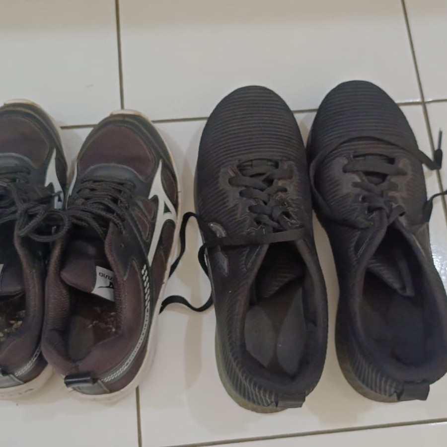 Sepatu Olahraga Lokal - utama