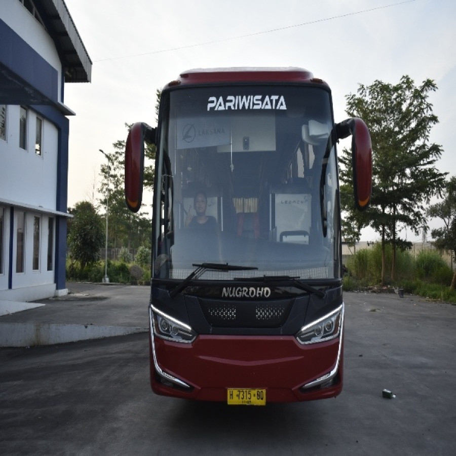 Big bus Pariwisata untuk perjalanan antar kota
