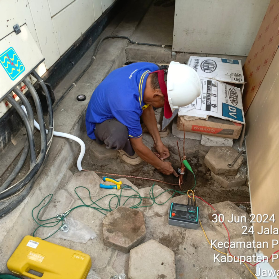 PERBAIKAN GROUNDING GENSET DAYA 550 KVA - samping