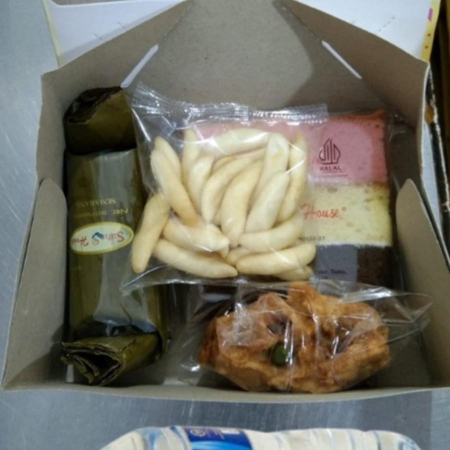 Paket snack 16.800 (+ mineral 600ml)