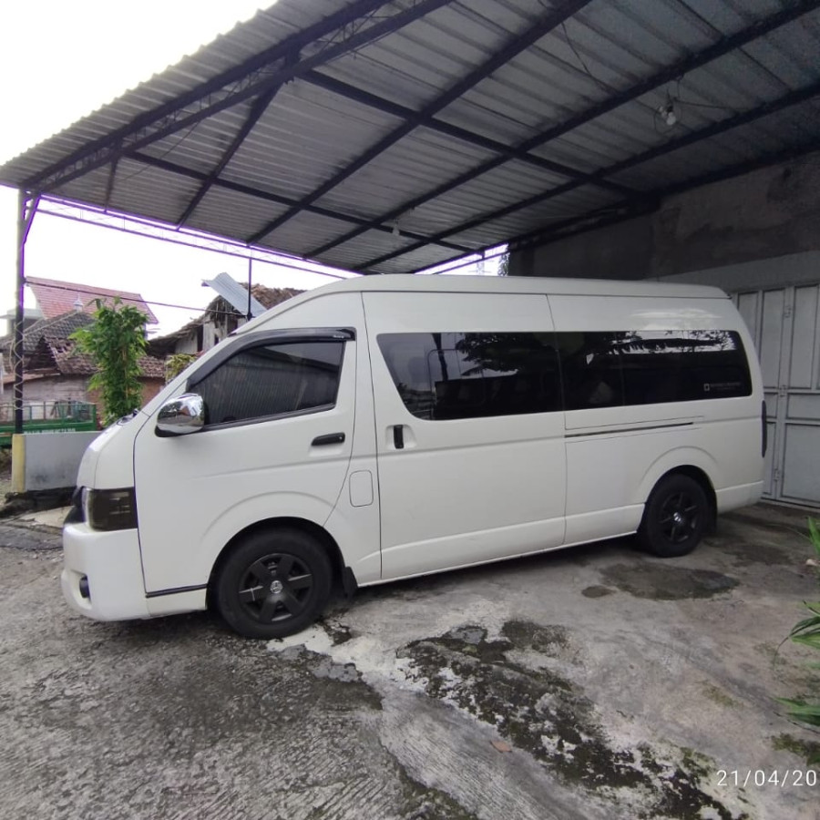 Hiace Commuter dari Karisidenan Semarang-Karisidenan Pati (atau sebaliknya) - utama