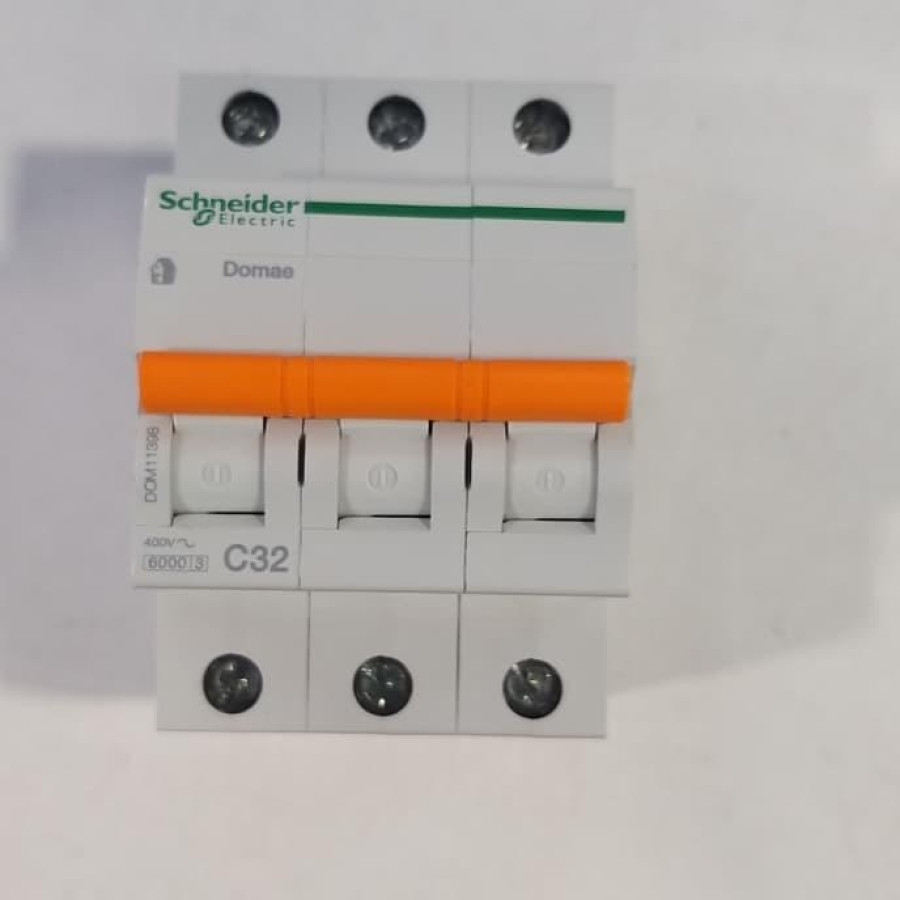 Schneider Electric NEW DOMAE MCB 32A 3P