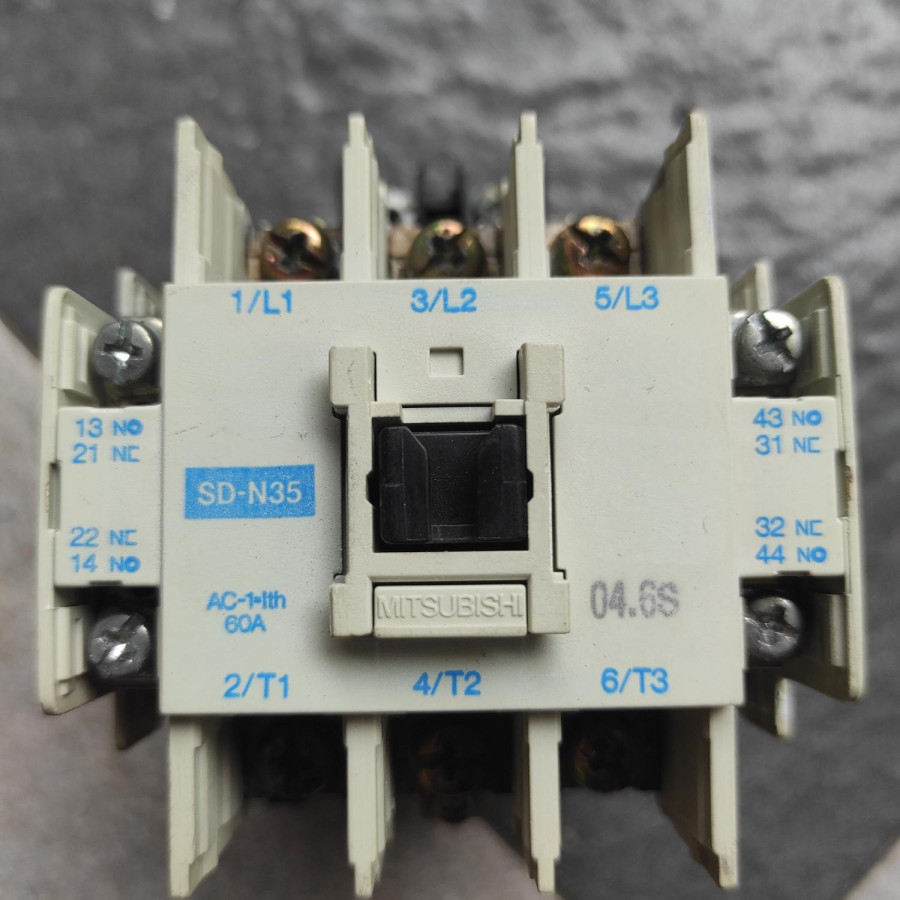Kontaktor 35 a - depan