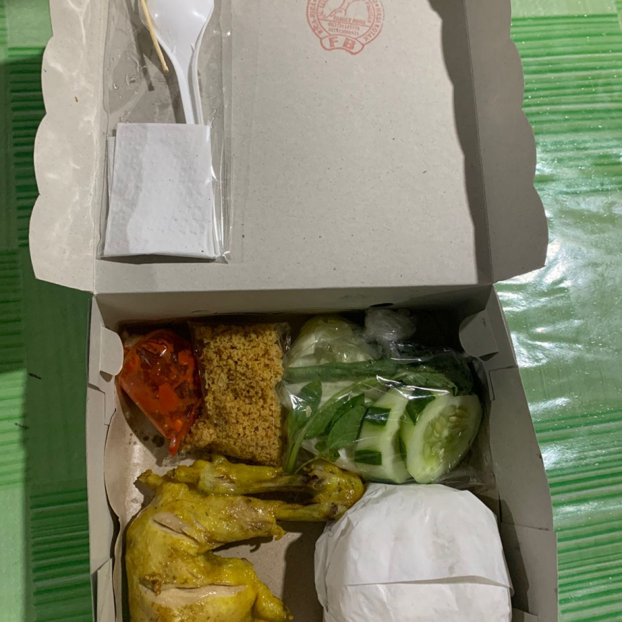 Nasi ayam goreng kremes/ bakar - utama