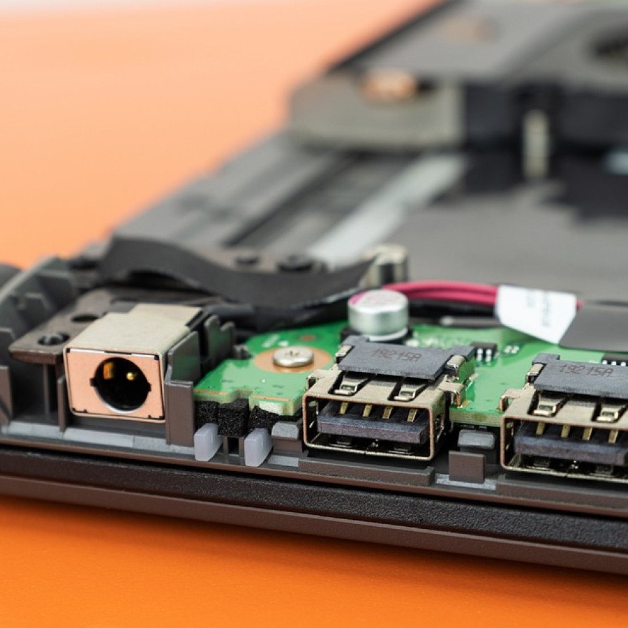 Paket Service Pemeliharaan Komputer Laptop ( Service Mainboard & Penggantian Keyboard ) - depan