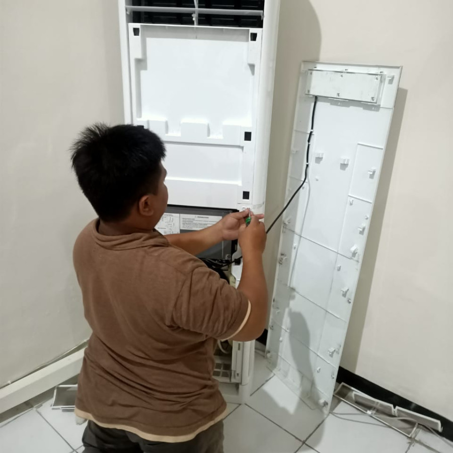 Pemeliharaan AC Standing - depan