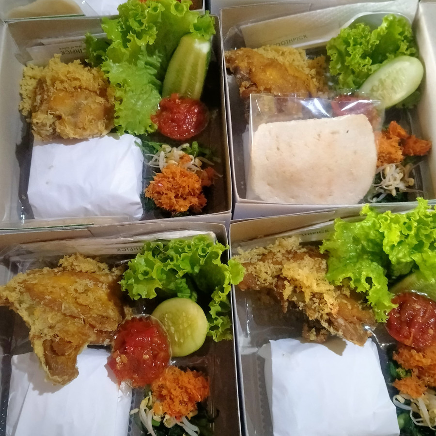 Mbak ari nasi tepong goreng kremes - depan