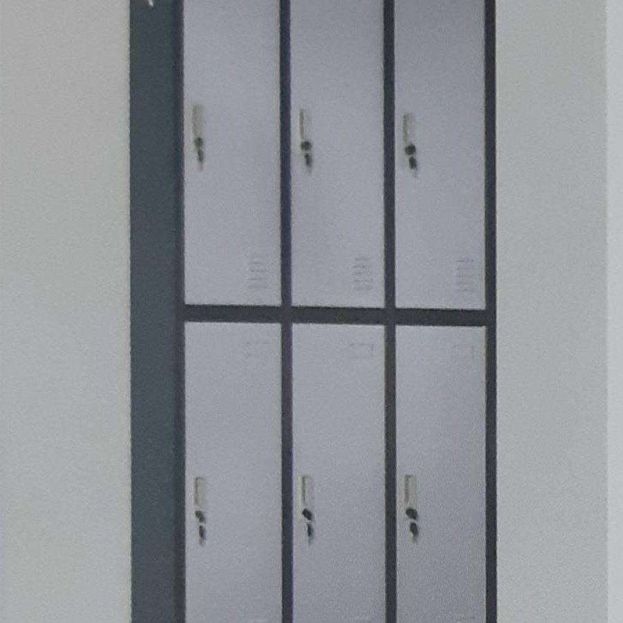 LOKER PENYIMPANAN 6 PINTU