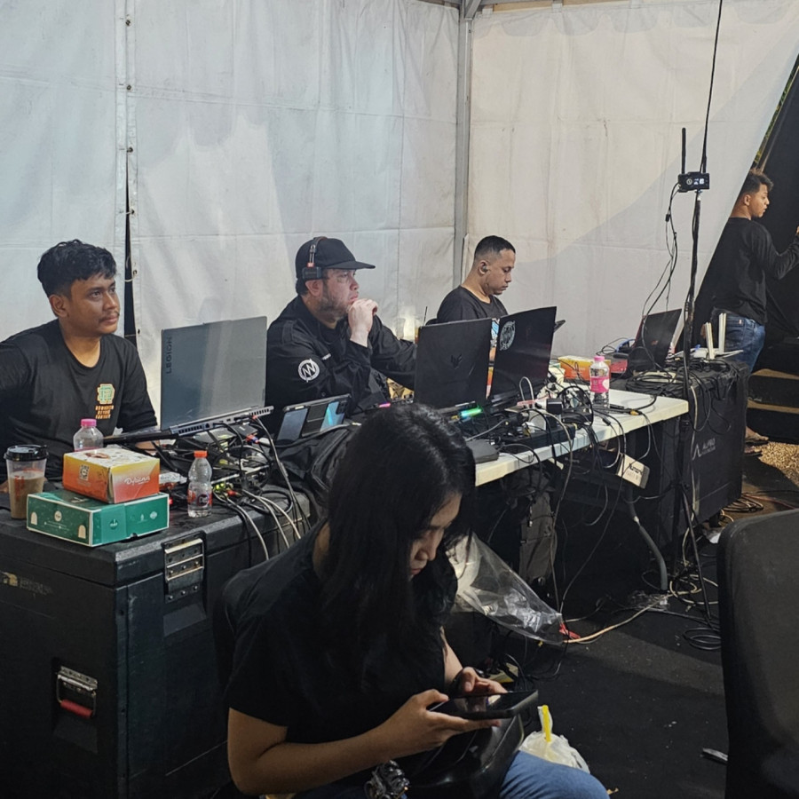 Tim penyelenggara Acara hiburan - depan