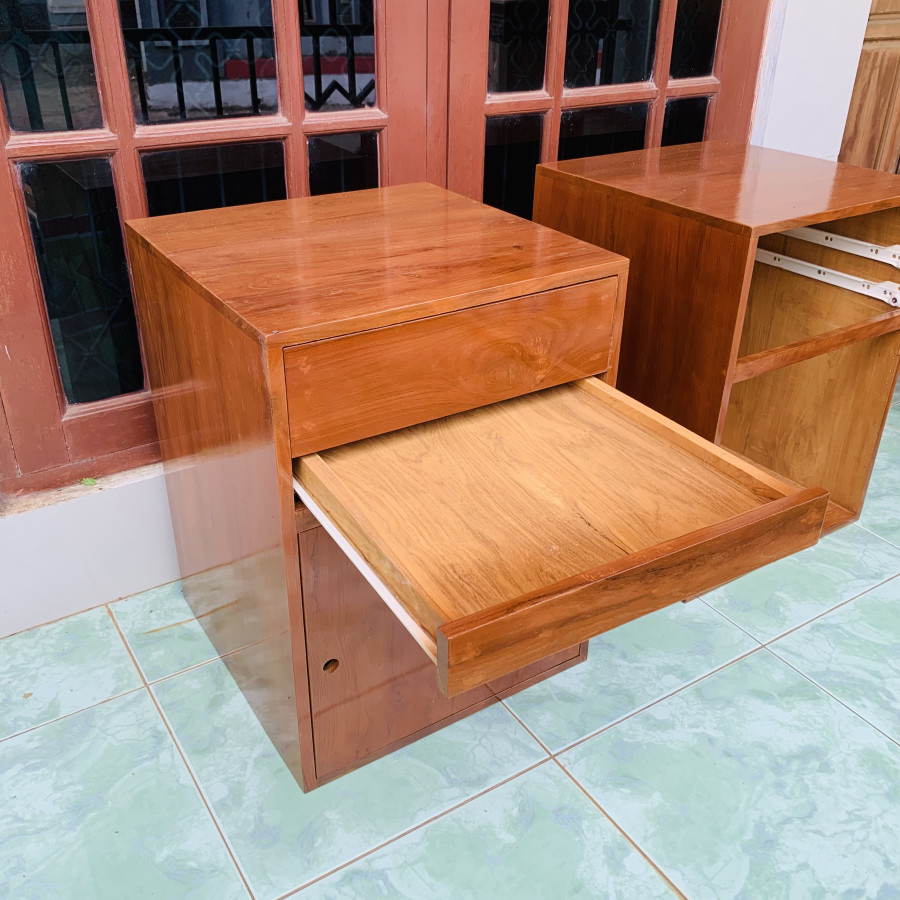 Lemari nakas pasien - depan