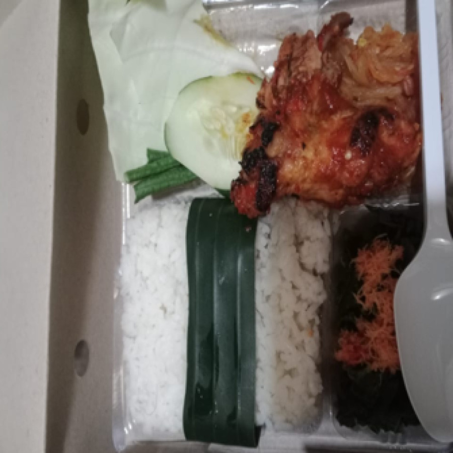 NASI KOTAK AYAM BAKAR LALAPAN