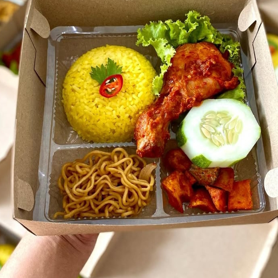 Paket nasi kuning - depan