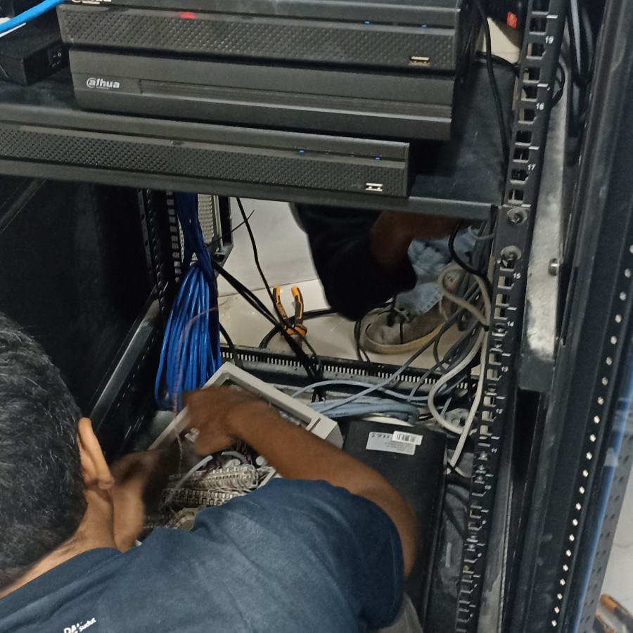 Pemeliharaan Jaringan CCTV - depan