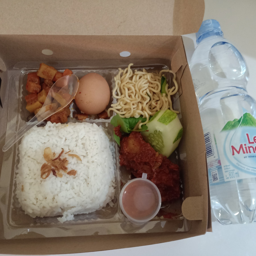 NASI KOTAK + AIR MINERAL 600 ML