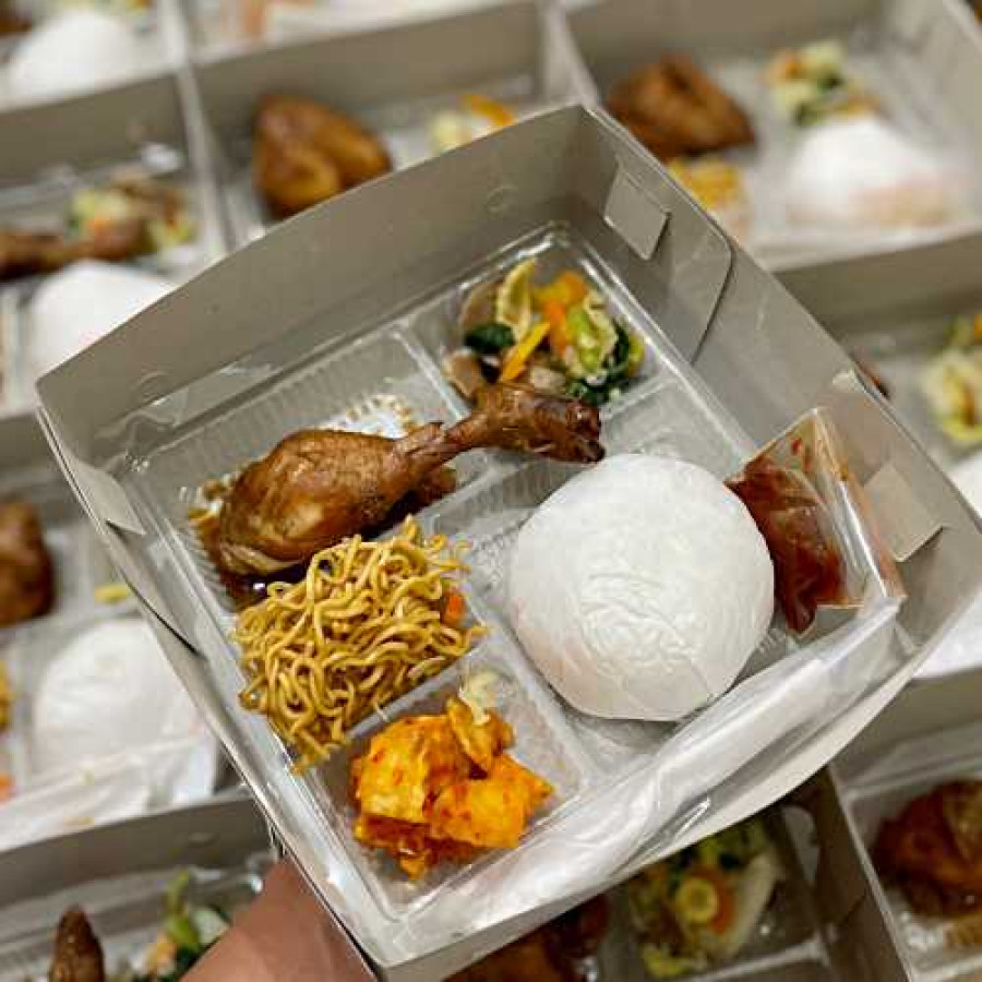 Paket Makan Nasi Kotak - Nasi Ayam - depan