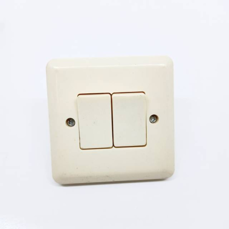 SAKLAR LAMPU TANAM DOBEL BROCO