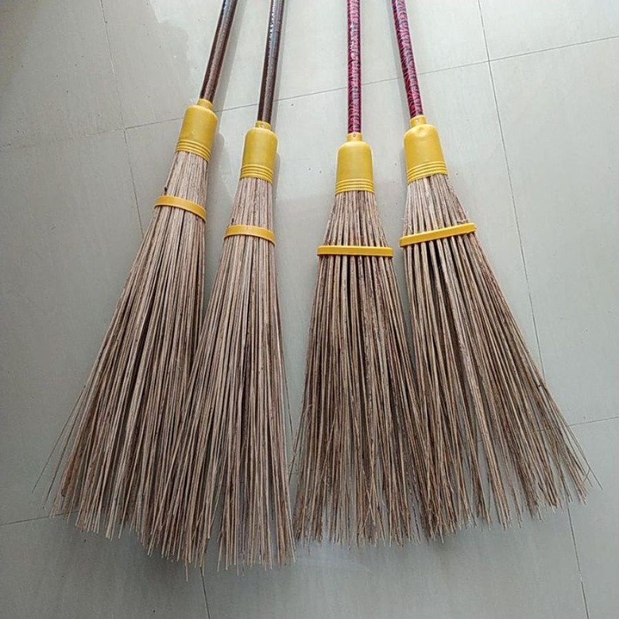 Sapu Lidi Gagang Biasa - depan