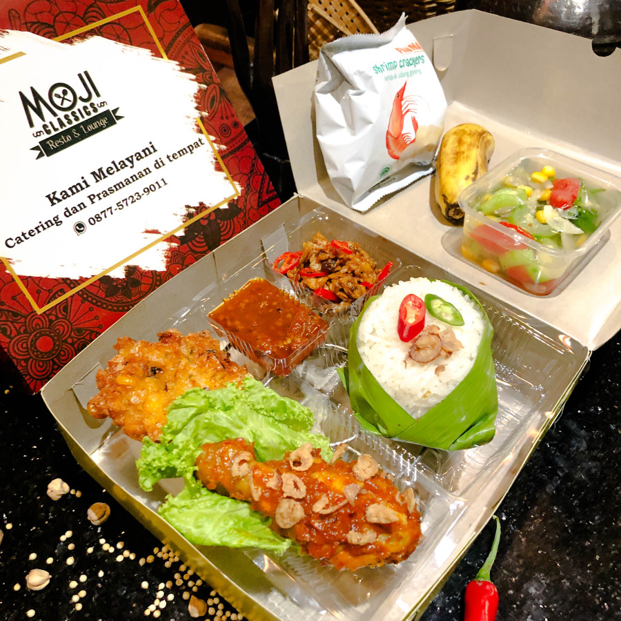 Nasi Kotan Sayur Bayam & Ayam Bumbu Rujak by Moji Catering Varna Hotel Surabaya