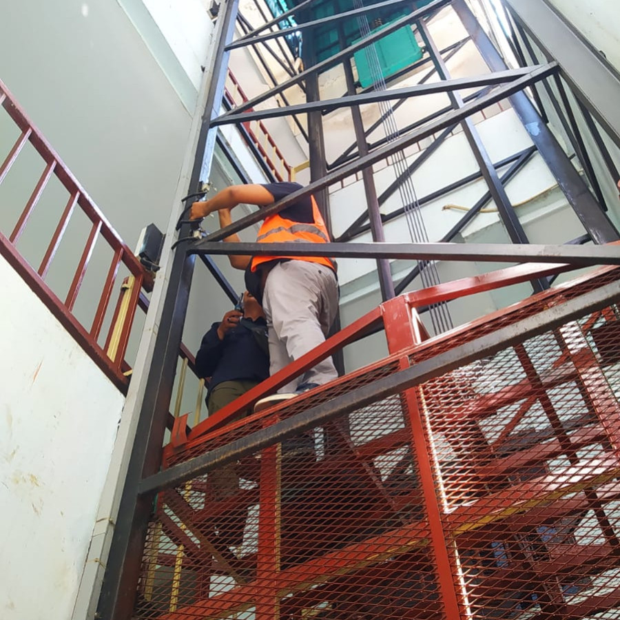 Service Lift Barang - samping