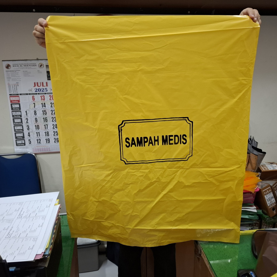 Plastik Sampah Medis Besar/Logo (L) PE. 65 cm x 80 cm x 0,05 mm