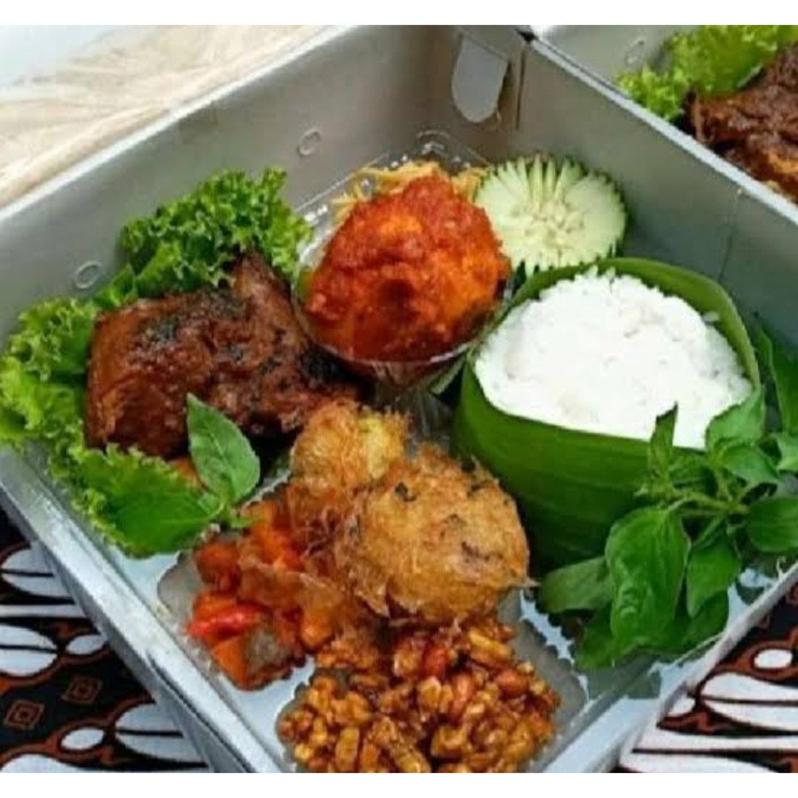 Paket nasi ayam dan daging sapi - utama